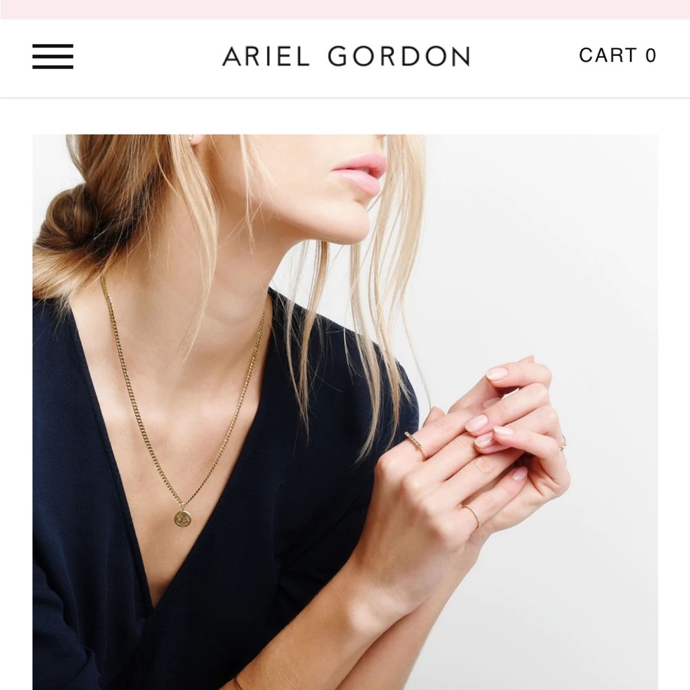 Ariel Gordon Medallion Signet ‘Mama’ Necklace - Solid 14k gold
